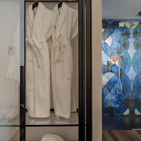 Hotiday Collection - Wallure Hotel